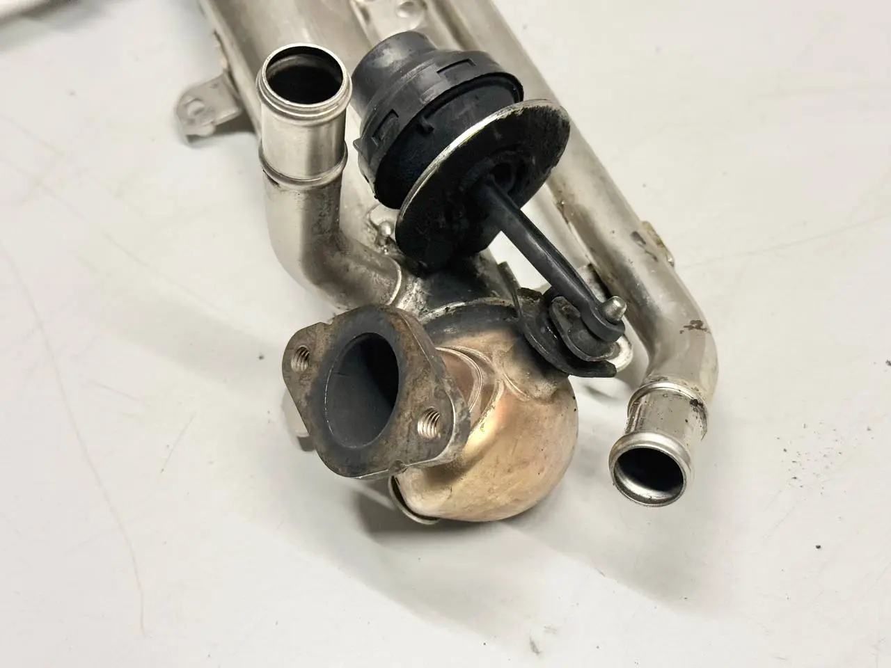 Abgaskühler AGR Kühler Abgasrückführung 5 VW Passat 3C Limo 1.9L TDI 03G131512S
