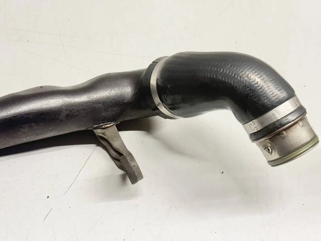Ladeluftschlauch Druckrohr Turboschlauch VW Passat 3C Limo 1.9L TDI 3C0145840H