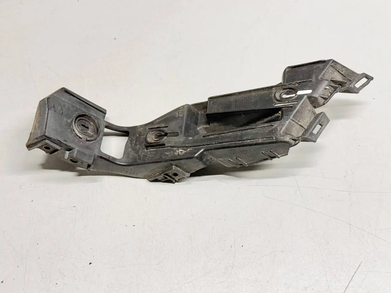 Stoßstangenführung Halterung Golf V 5 VW Golf V 5 2007 1K1 1.4L TSI 1K6807394