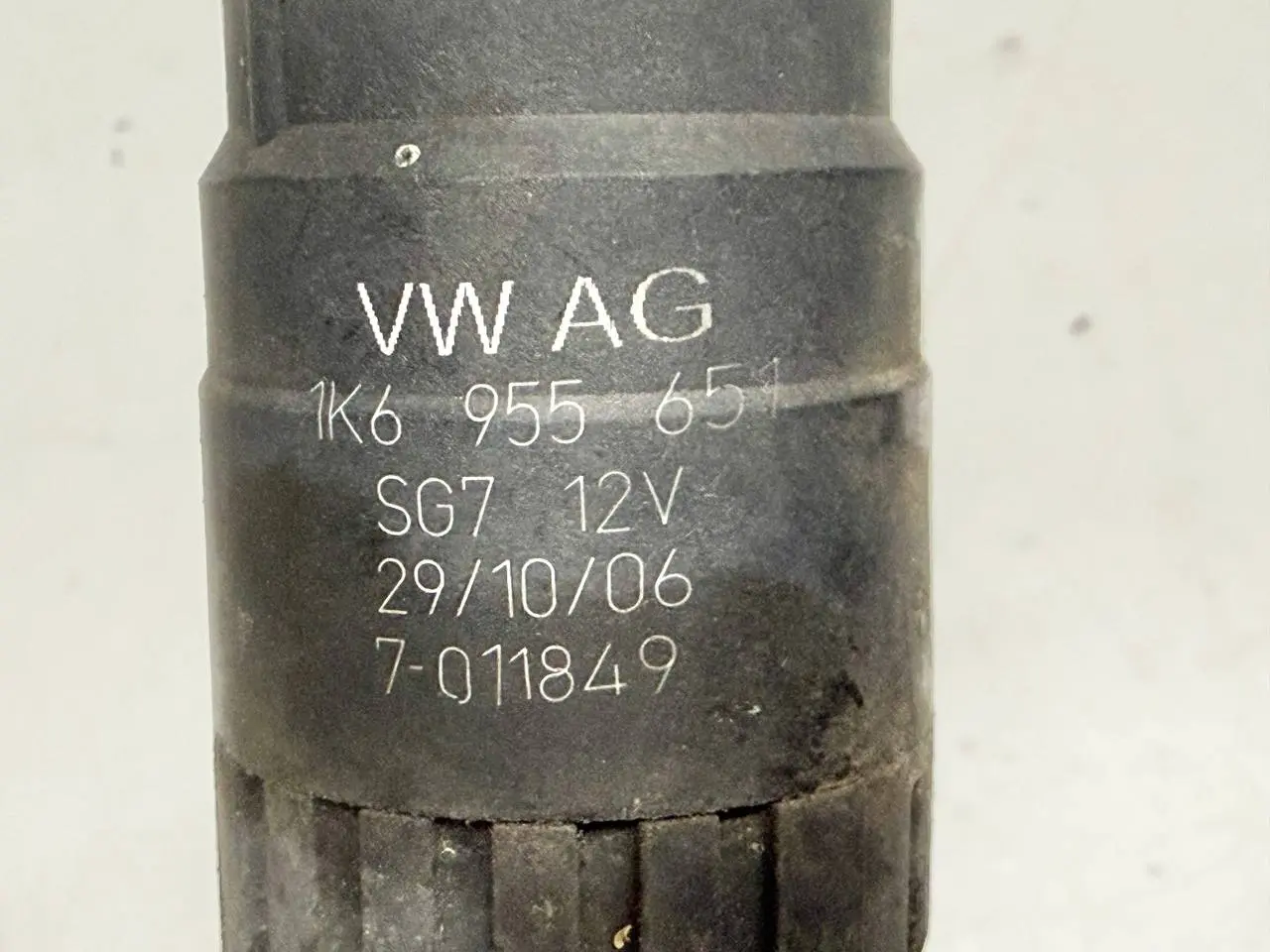 Wischwasserpumpe Golf V 5 2007 1K1 1.4L VW Golf V 5 2007 1K1 1.4L TSI 1K6955651