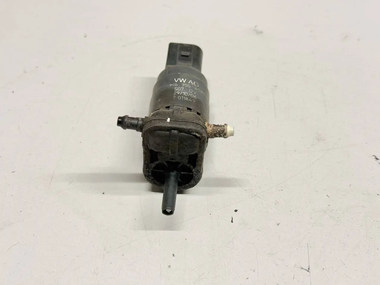 Wischwasserpumpe Golf V 5 2007 1K1 1.4L VW Golf V 5 2007 1K1 1.4L TSI 1K6955651