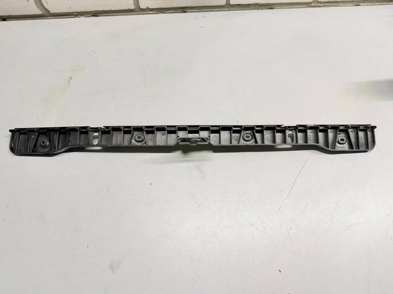 Stoßstangenhalter Führung hinten Mitte VW Golf V 5 2007 1K1 1.4L TSI 1K6807863