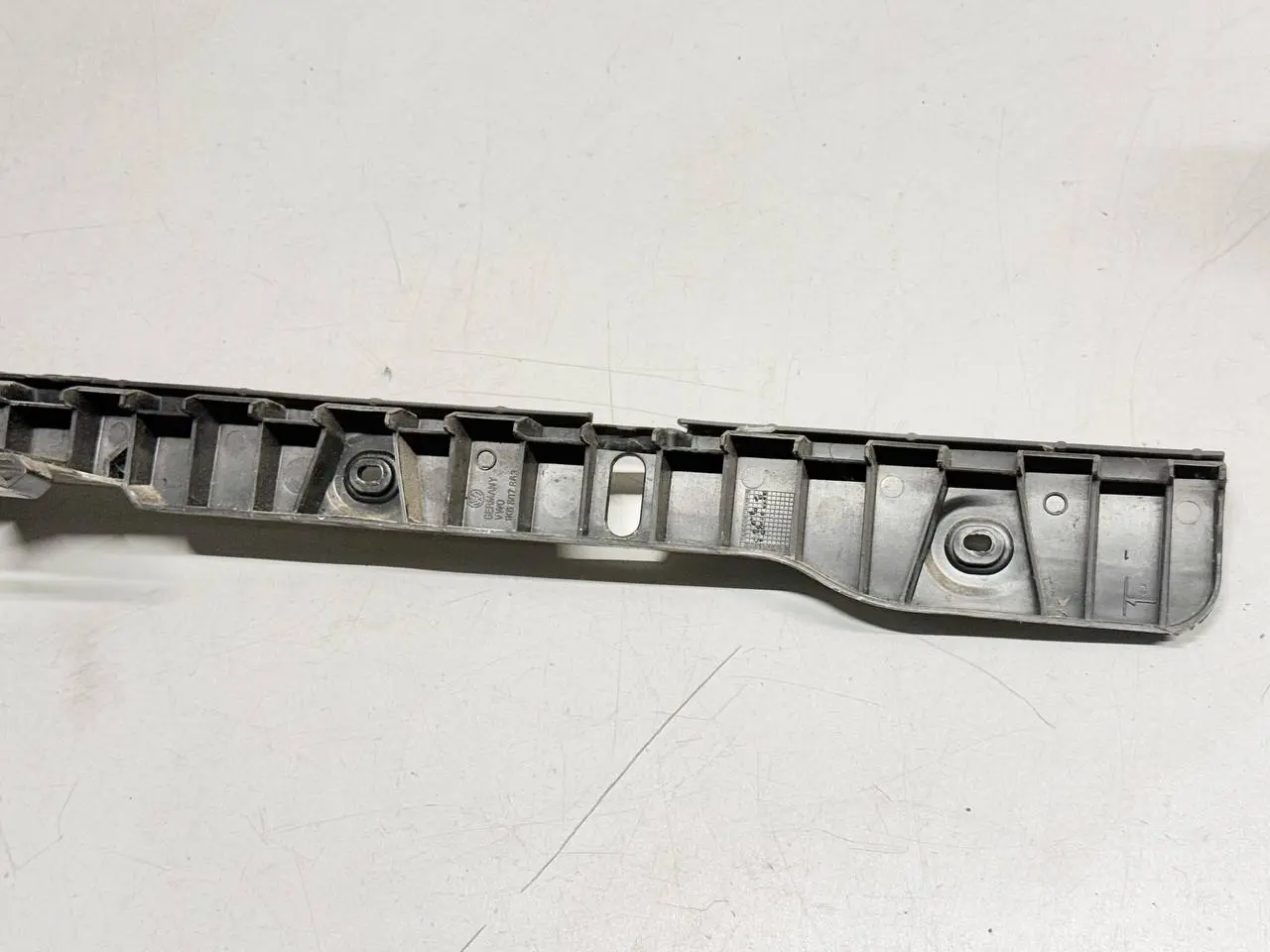 Stoßstangenhalter Führung hinten Mitte VW Golf V 5 2007 1K1 1.4L TSI 1K6807863