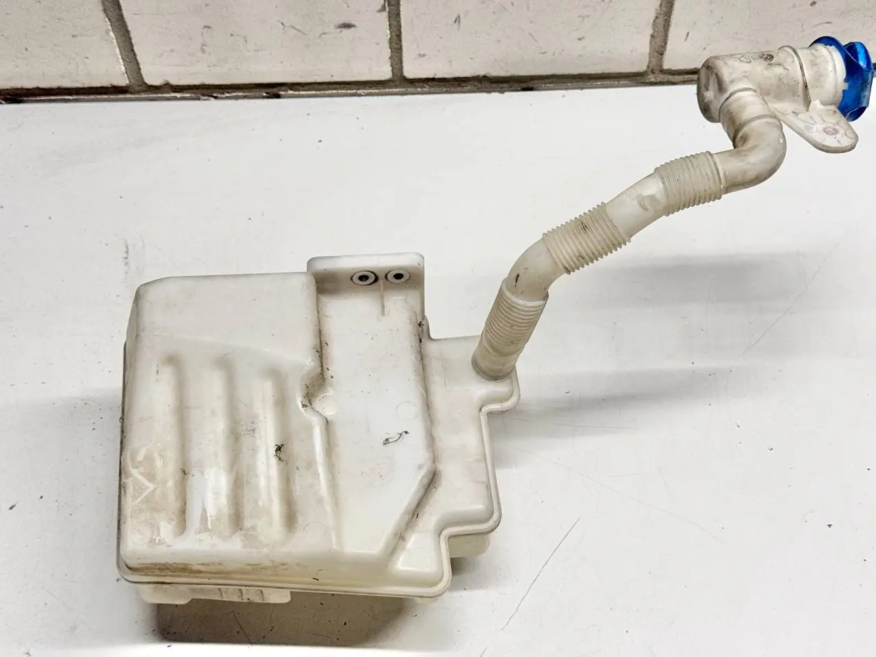 Wischwasserbehälter, Behälter Golf V 5 VW Golf V 5 2007 1K1 1.4L TSI 1K0955453Q