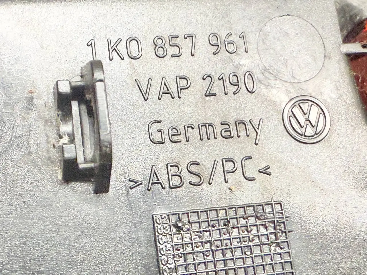 Aschenbecher Ablagefach Staufach für V VW Golf V 5 2007 1K1 1.4L TSI 1K0857961