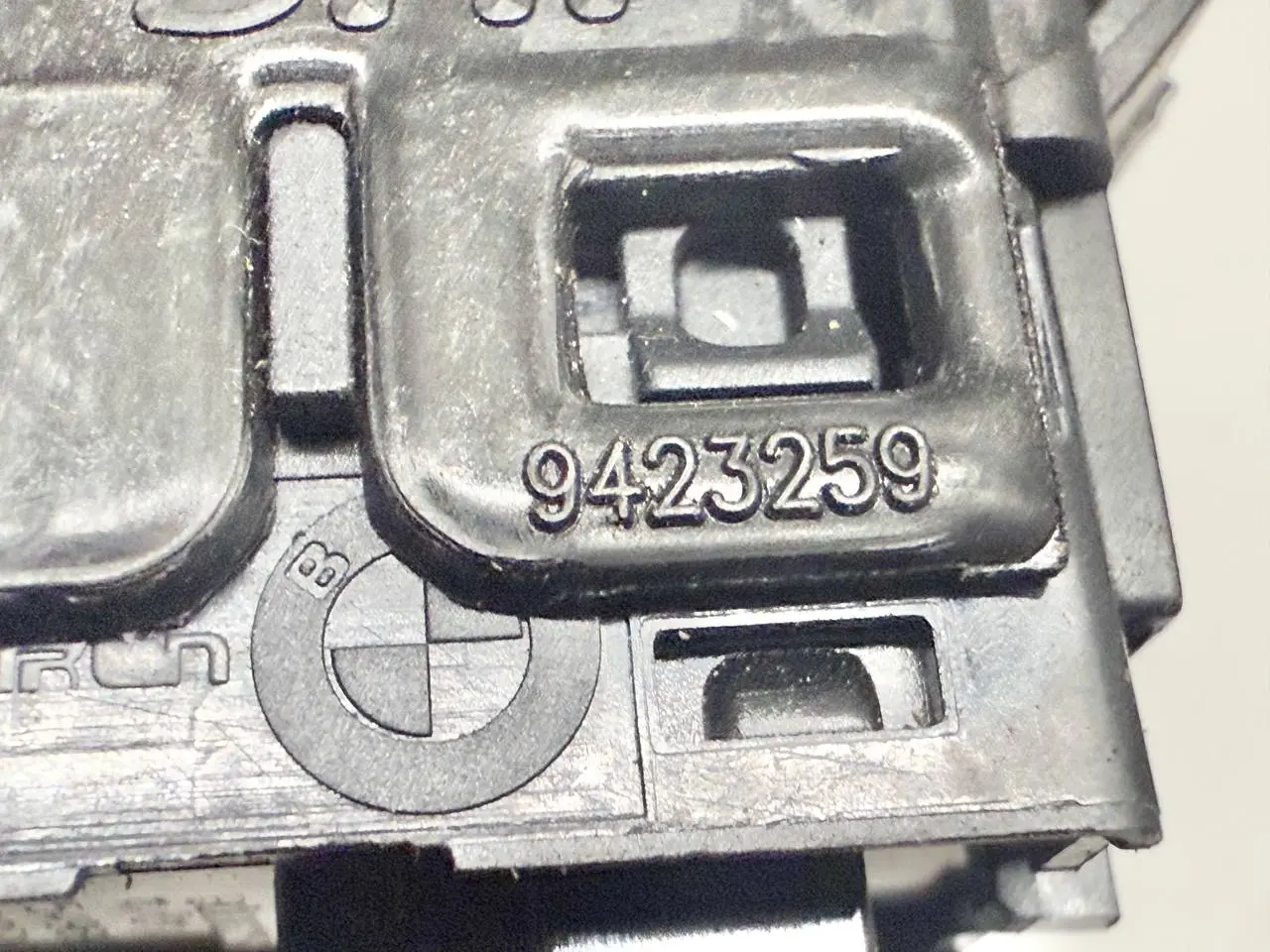 Heckklappen Öffner-Schalter Heckklappe Tauscher BMW 116i E81 E87 2009 5A2BCB602