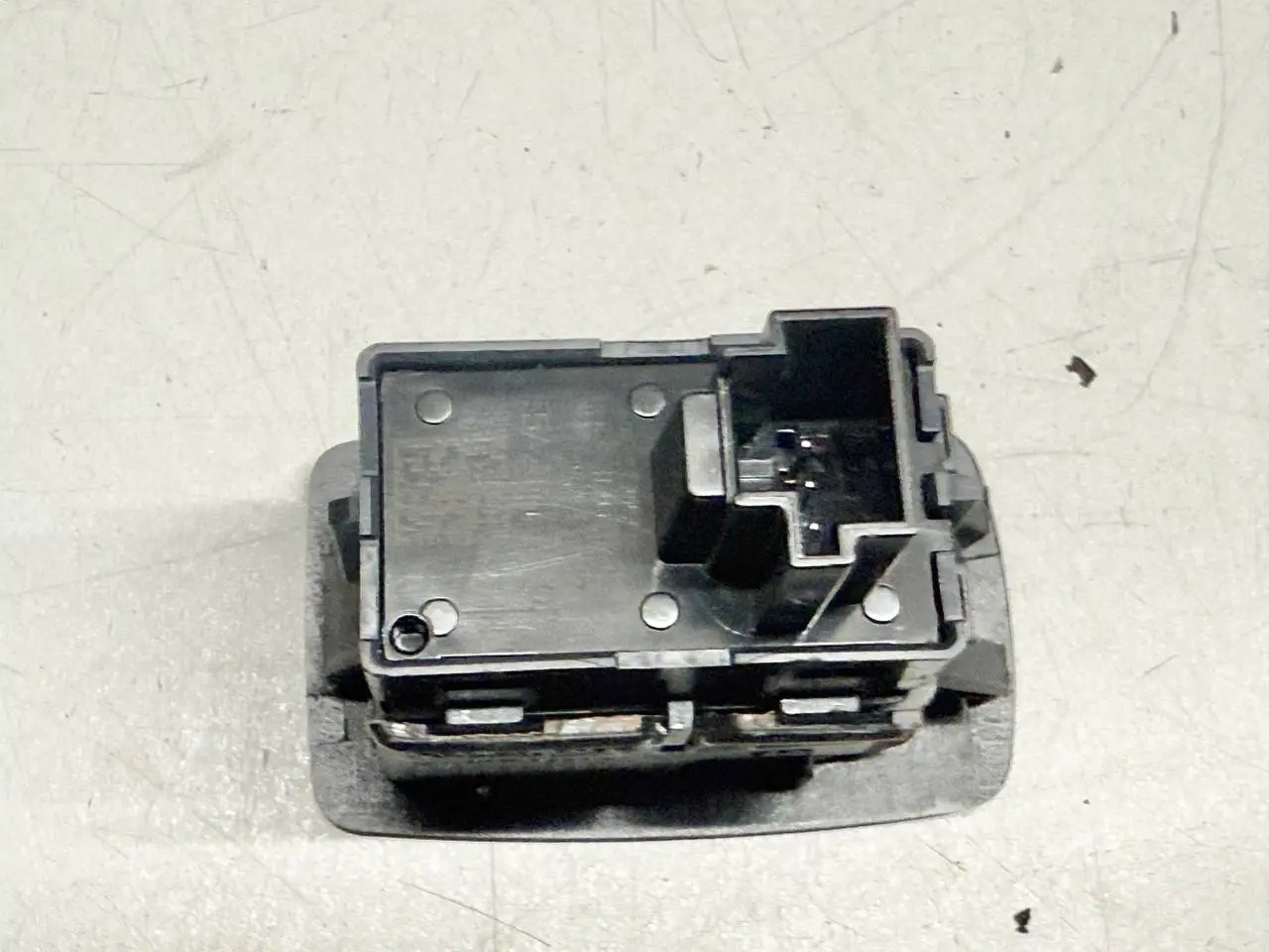 Heckklappen Öffner-Schalter Heckklappe Tauscher BMW 116i E81 E87 2009 5A2BCB602