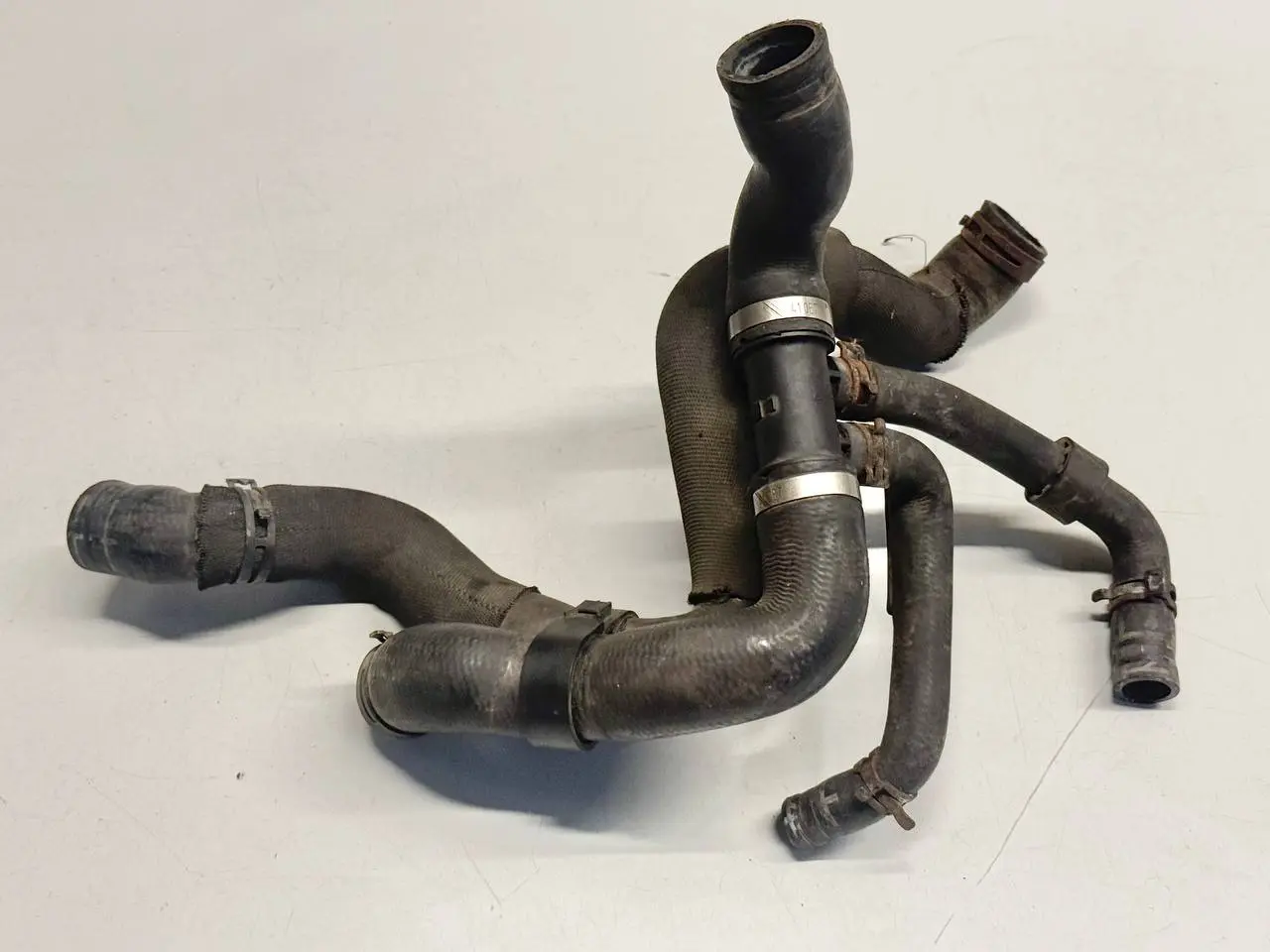 Kühlleitung Kühlschlauch für V 5 Golf VW Golf V 5 2007 1K1 1.4L TSI 1K0121049BA