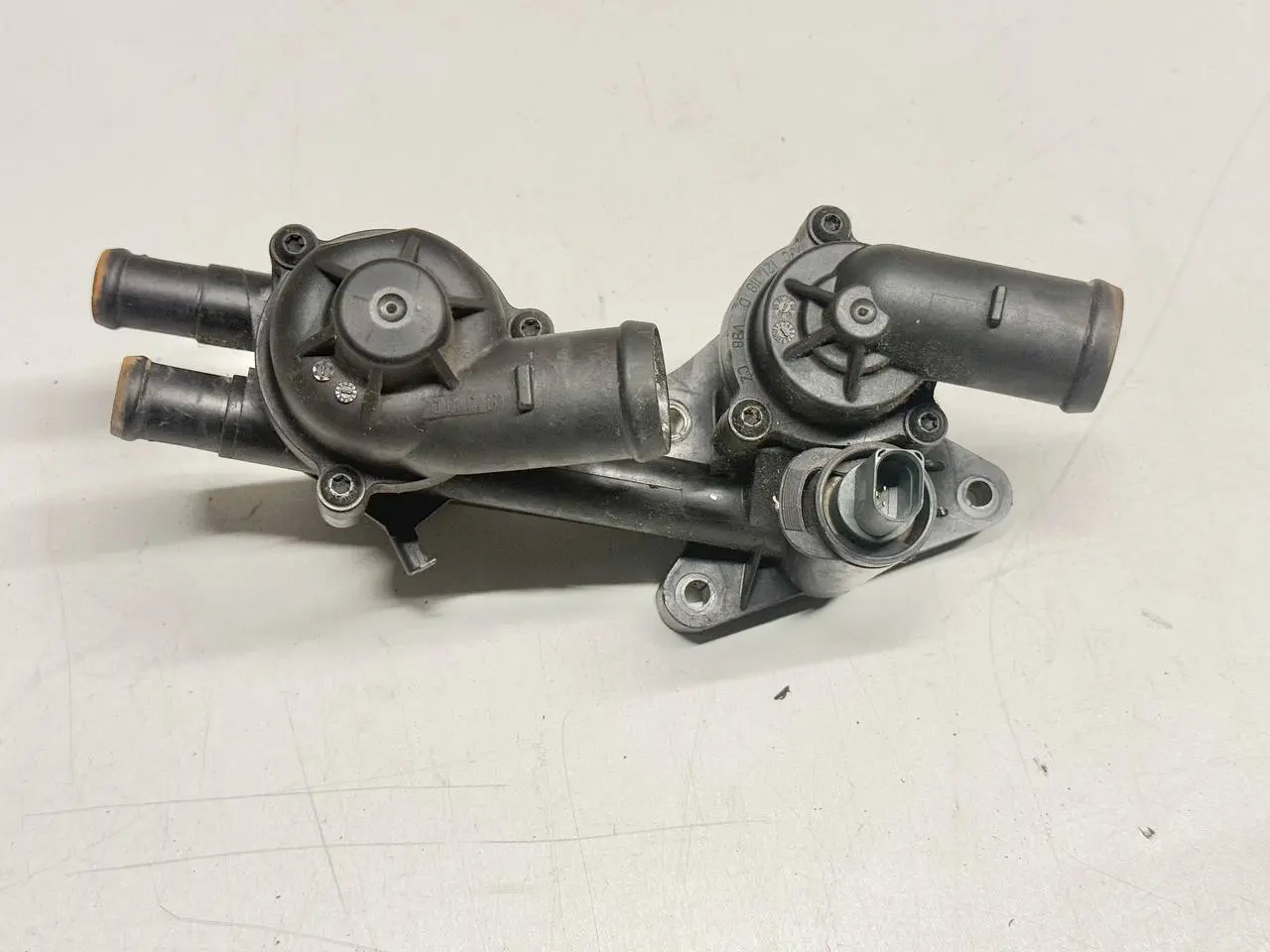 Thermostatgehäuse Golf V 5 2007 1K1 VW Golf V 5 2007 1K1 1.4L TSI 03C121118D