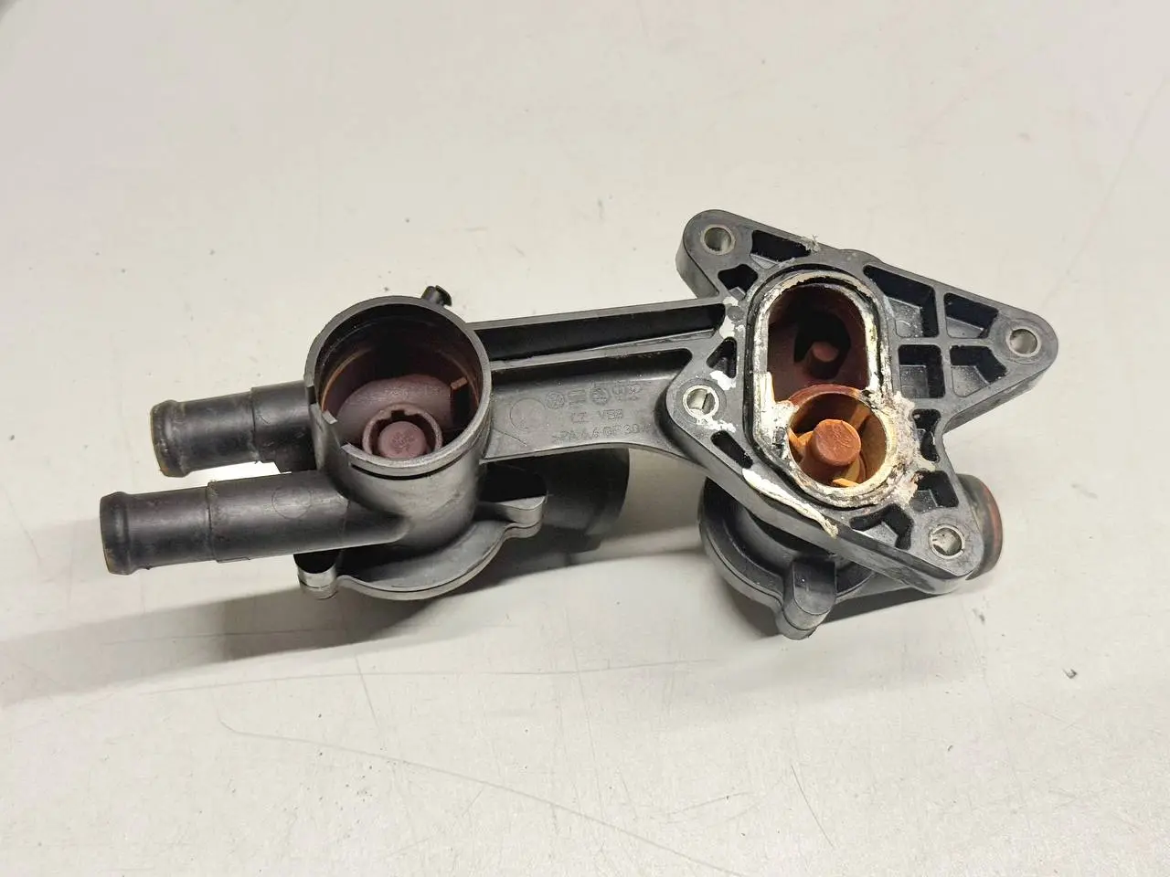 Thermostatgehäuse Golf V 5 2007 1K1 VW Golf V 5 2007 1K1 1.4L TSI 03C121118D