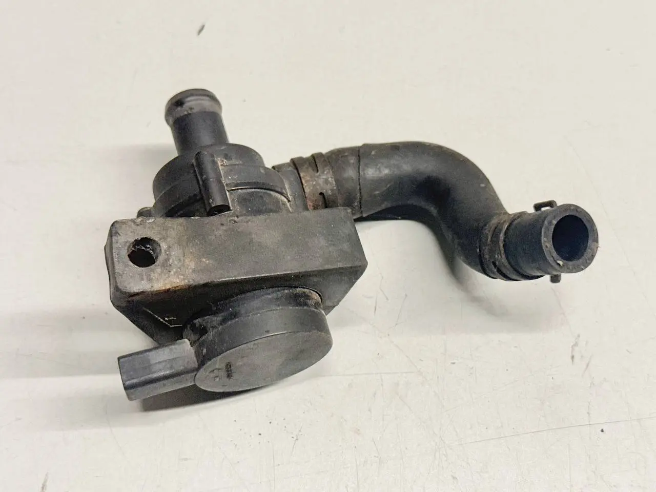 Zusatzwasserpumpe Umwälzpumpe Golf VW Golf V 5 2007 1K1 1.4L TSI 1K0965561F