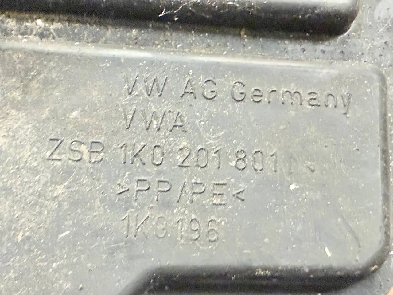 Aktivkohlebehälter Tankentlüftung Golf VW Golf Plus 2006 5M1 1,6 FSI 1K0201801