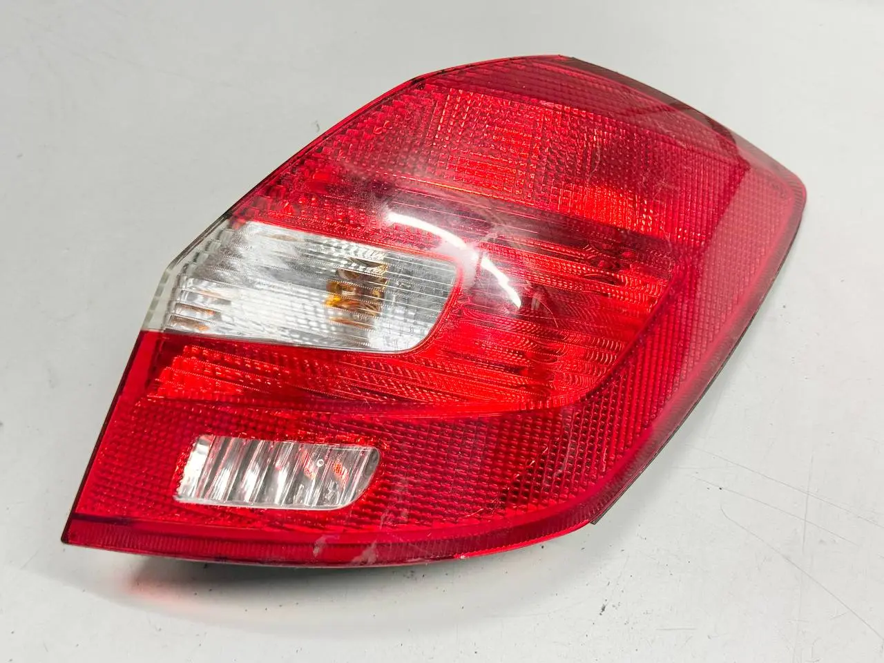 Rückleuchte Heckleuchte rechts SKODA Roomster/Fabia 5J0 1.4 2010 5J6945096