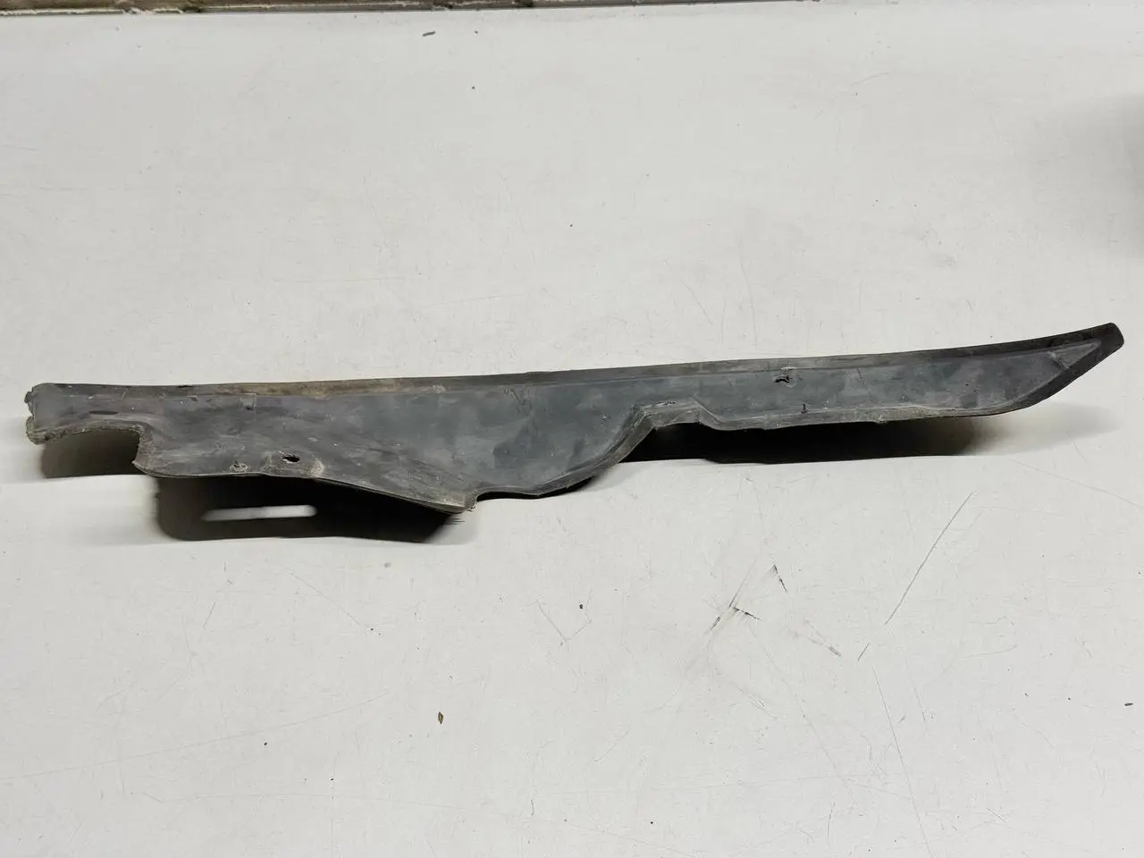 Abdeckung Kotflügelhalter Führung SKODA Roomster/Fabia 5J0 1.4 2010 5J0821111