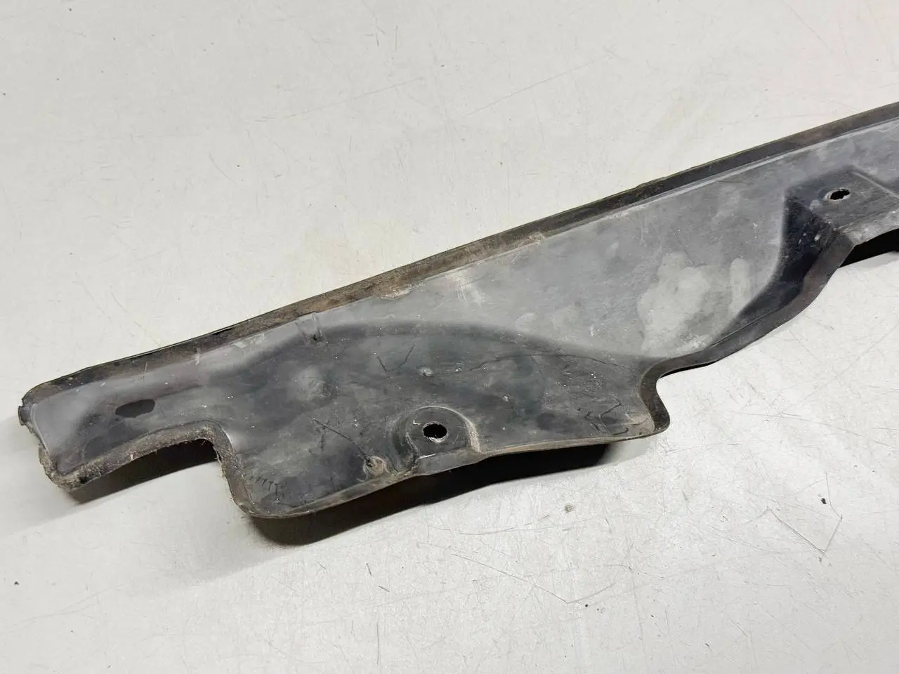 Abdeckung Kotflügelhalter Führung SKODA Roomster/Fabia 5J0 1.4 2010 5J0821111