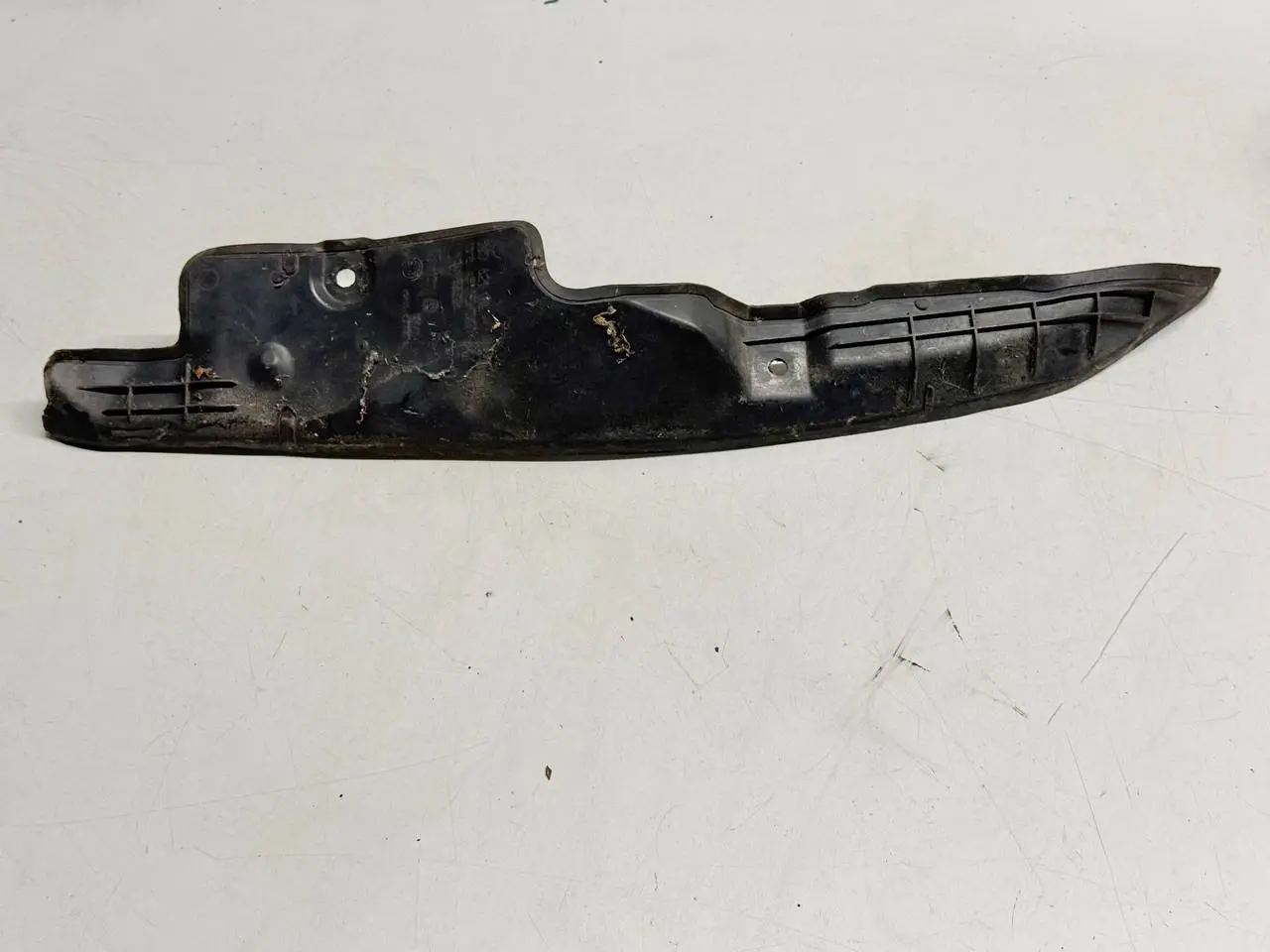 Abdeckung Kotflügelhalter Führung SKODA Roomster/Fabia 5J0 1.4 2010 5J0821111