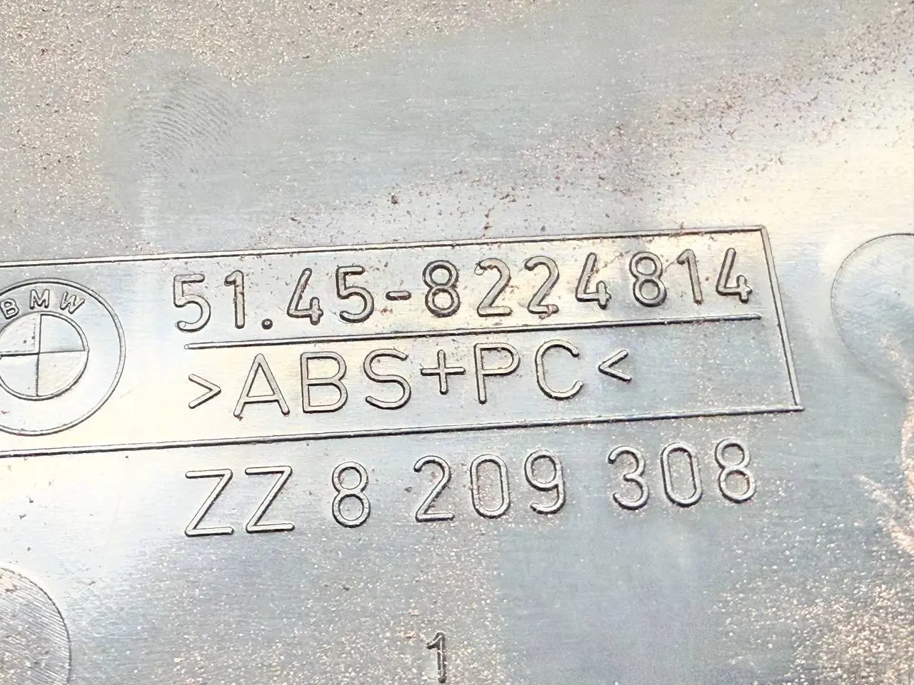 Verkleidung Abdeckung Fußraum vorne rechts BMW 320I E46 AV11 Limo 2004 8224814