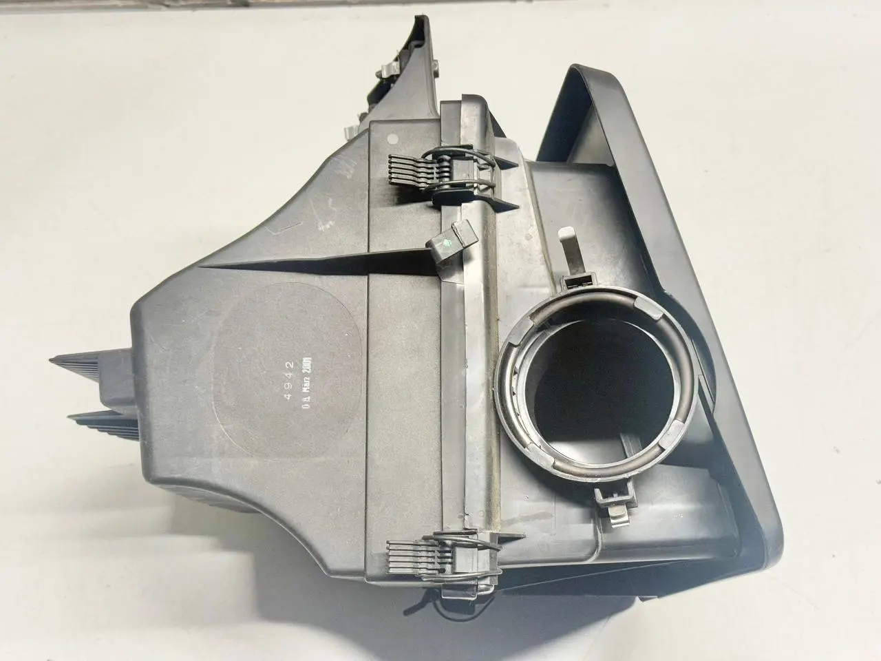 Luftfilterkasten mit Ansaugstutzen und 320I BMW 320I E46 AV11 Limo 2004 7501971
