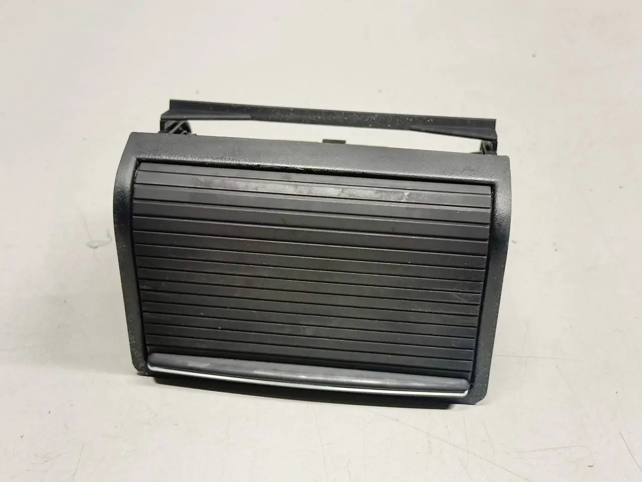 Ablagefach Mittelkonsole Fach hinten 320I BMW 320I E46 AV11 Limo 2004 8225986