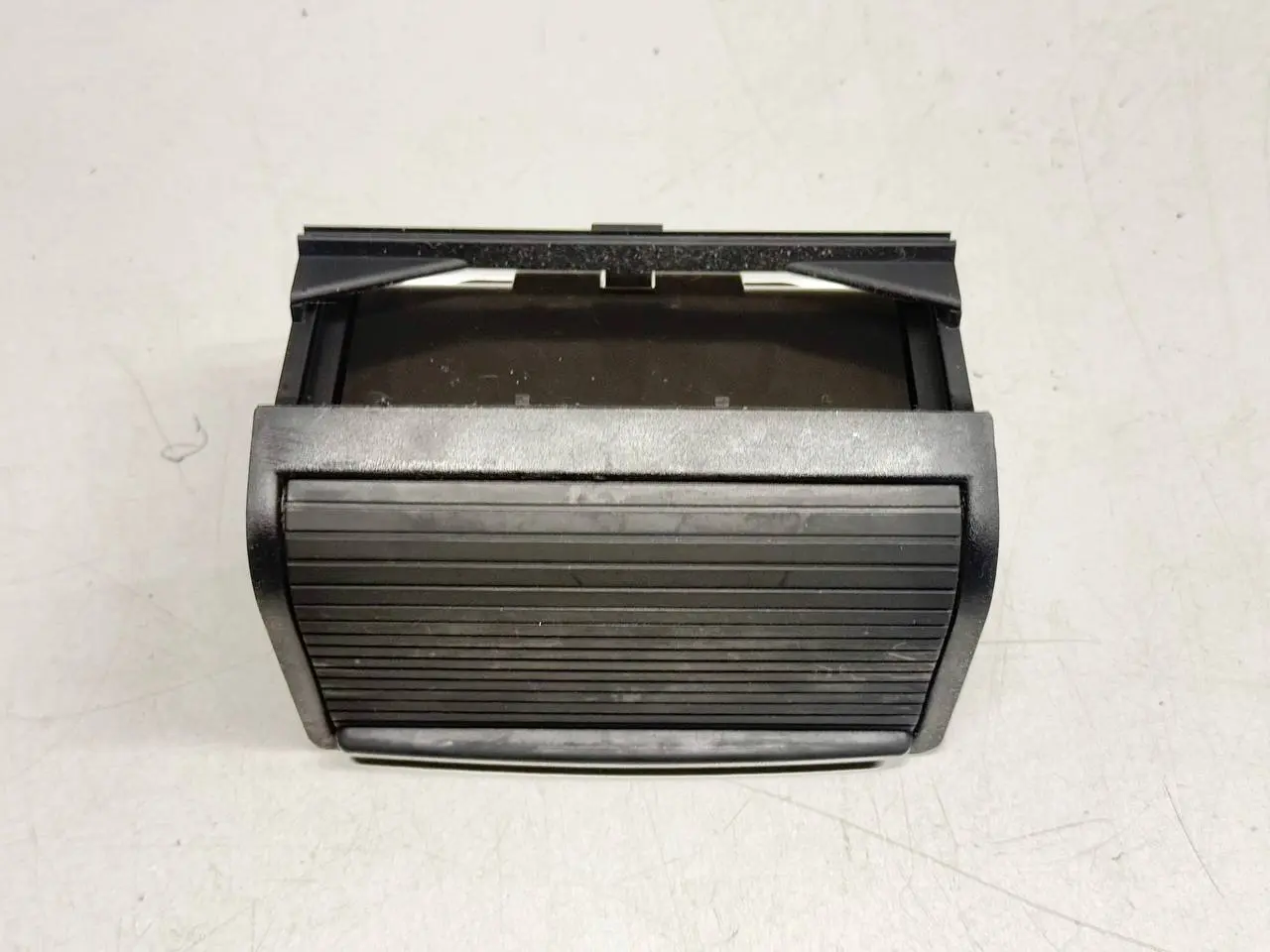 Ablagefach Mittelkonsole Fach hinten 320I BMW 320I E46 AV11 Limo 2004 8225986