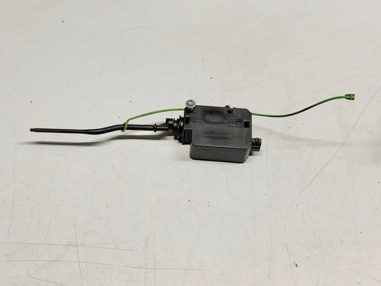 Stellmotor ZV Tankklappe für 3er 320I AV11 BMW 320I E46 AV11 Limo 2004 8372240