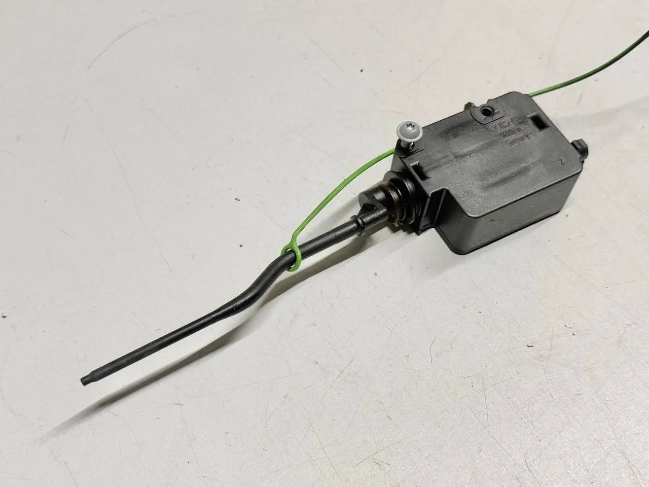 Stellmotor ZV Tankklappe für 3er 320I AV11 BMW 320I E46 AV11 Limo 2004 8372240