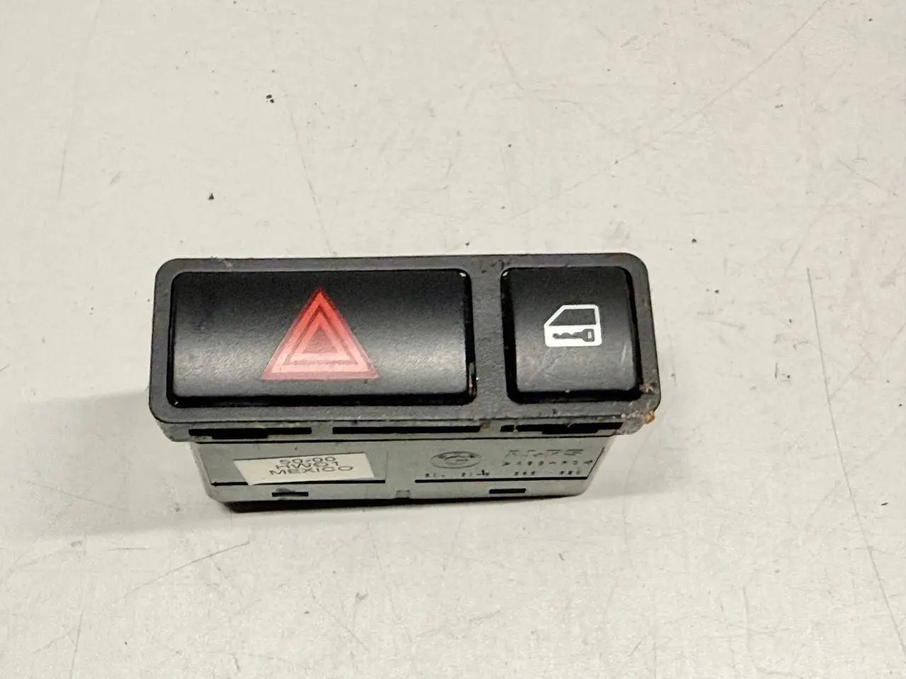 Warnblinkschalter ZV Blinkerhebel Schalter BMW 320I E46 AV11 Limo 2004 8368920